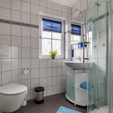 Holiday home With Fenced Garden In