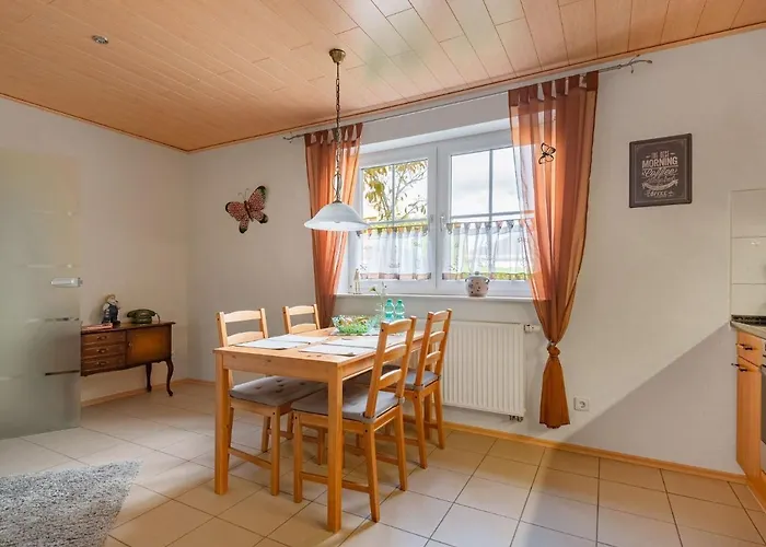 With Fenced Garden In 度假居 *