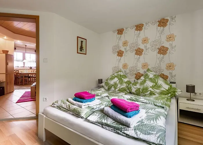 With Fenced Garden In 度假居