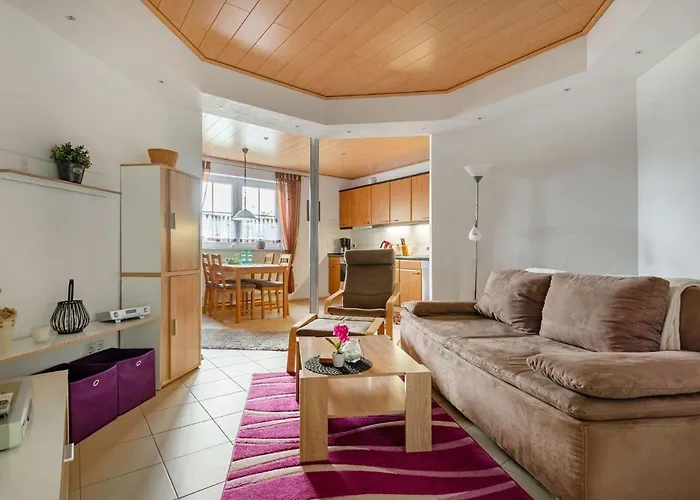 With Fenced Garden In 度假居 Faid