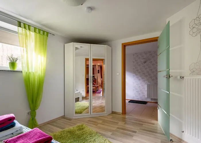 With Fenced Garden In 度假居 *