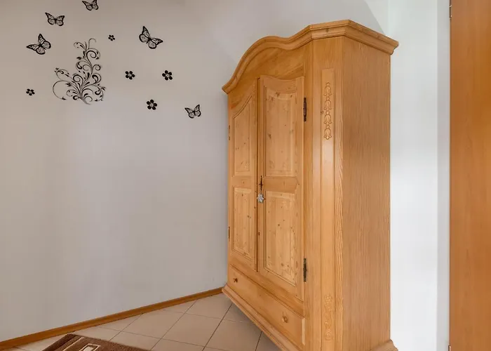 With Fenced Garden In 度假居