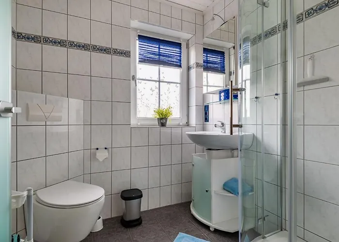 度假居 With Fenced Garden In