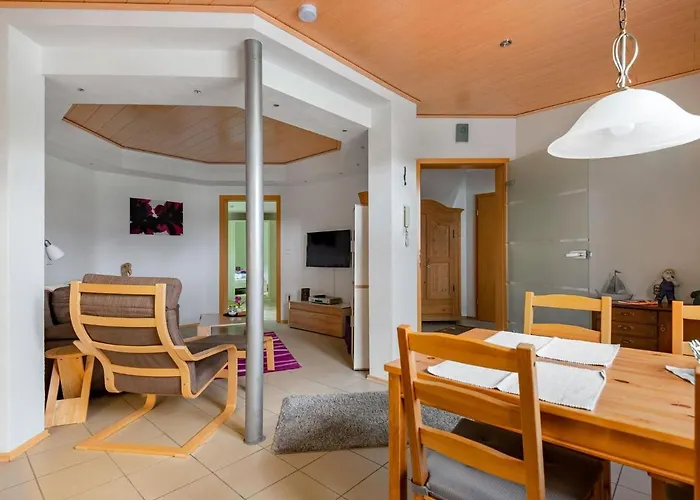 With Fenced Garden In 度假居 Faid