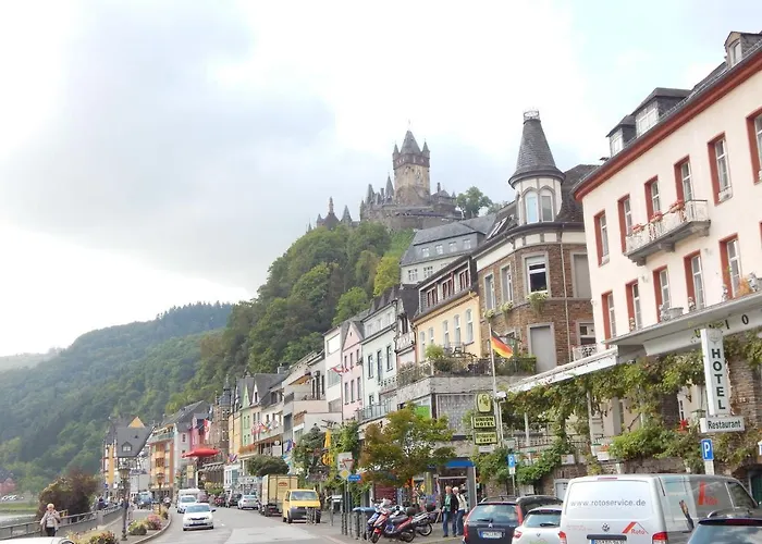 度假居 With Fenced Garden In