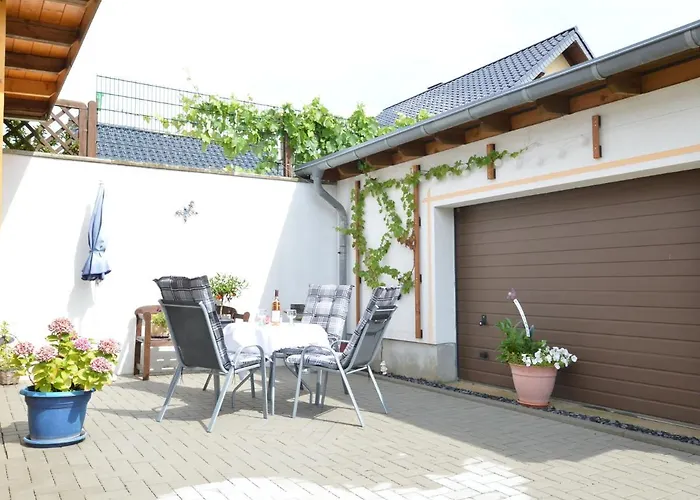 度假居 With Fenced Garden In Faid